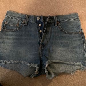 Women’s Levi’s jean shorts size 28